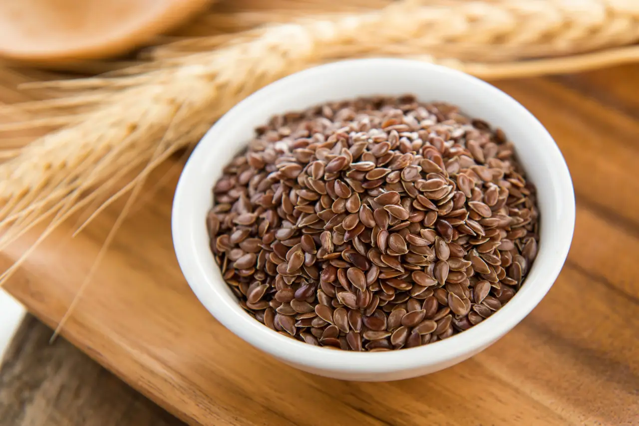 Semi di lino e intestino infiammato: ecco cosa succede davvero se li prendi ogni giorno
