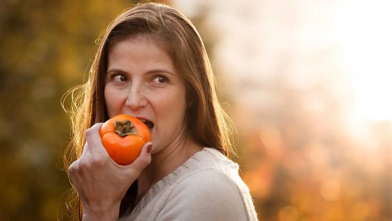 Quali sono i benefici dei cachi per la salute? Il frutto autunnale che ti dà la carica