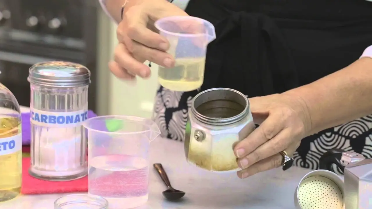 Come si fa a pulire la moka per un caffè sempre perfetto? Mai usare il detersivo