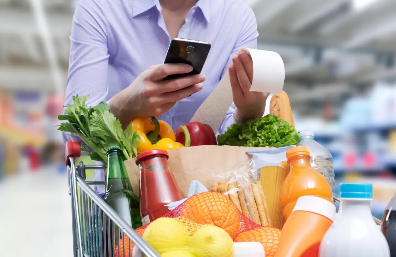 Come risparmiare al supermercato con la spesa intelligente? L’app che confronta i volantini per te
